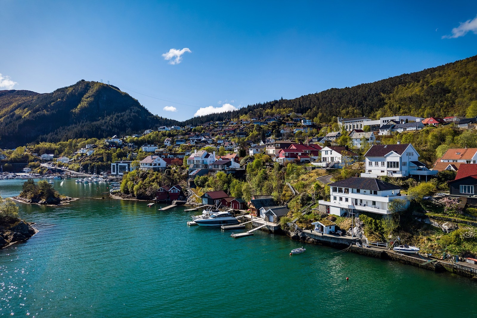 - Dette er et område som av lokalkjente beskrives som en liten bygd sentralt i Bergen med fantastiske naboer , og nabolaget er spesielt anbefalt for familier med barn, etablerere og husdyreiere - Galleribilde