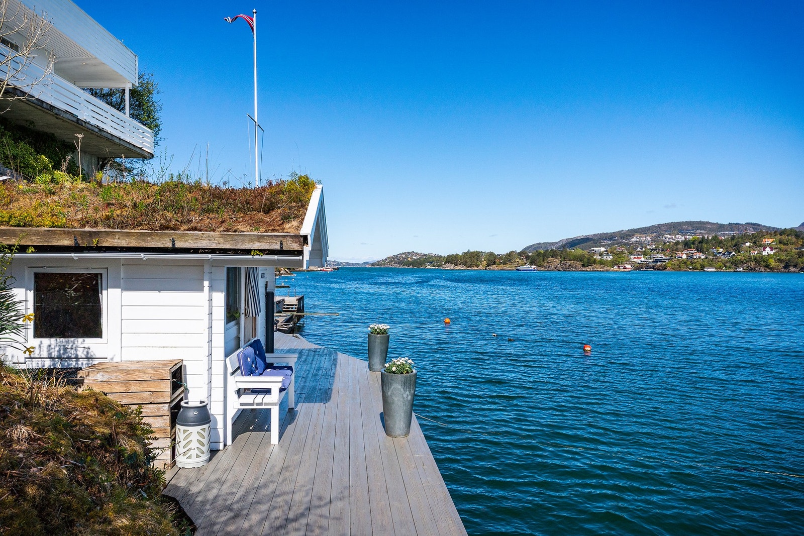 - Det er ikke alle forunt å kunne fiske og bade fra egen eiendom - Galleribilde