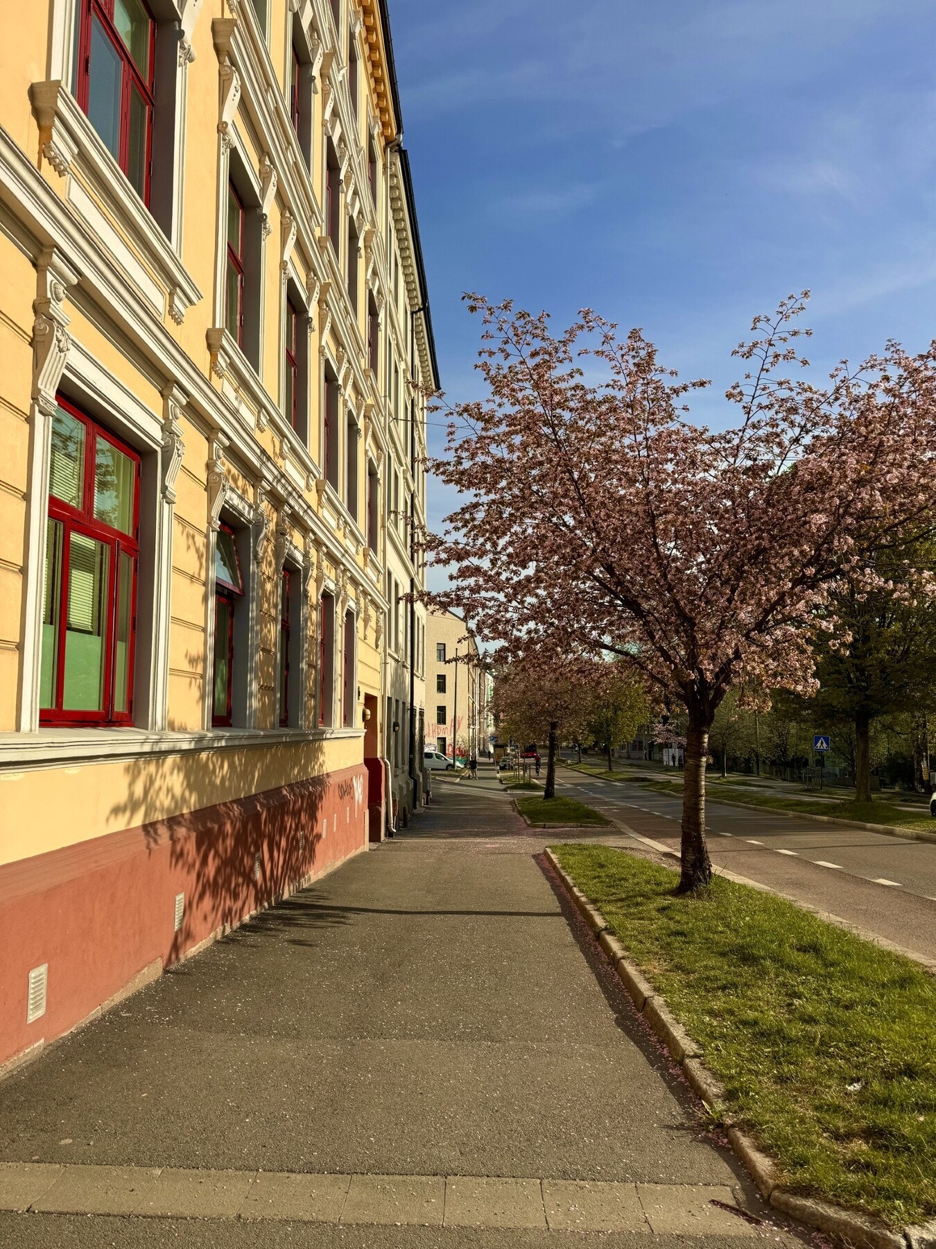 Fasade fra gateplan. Galleribilde