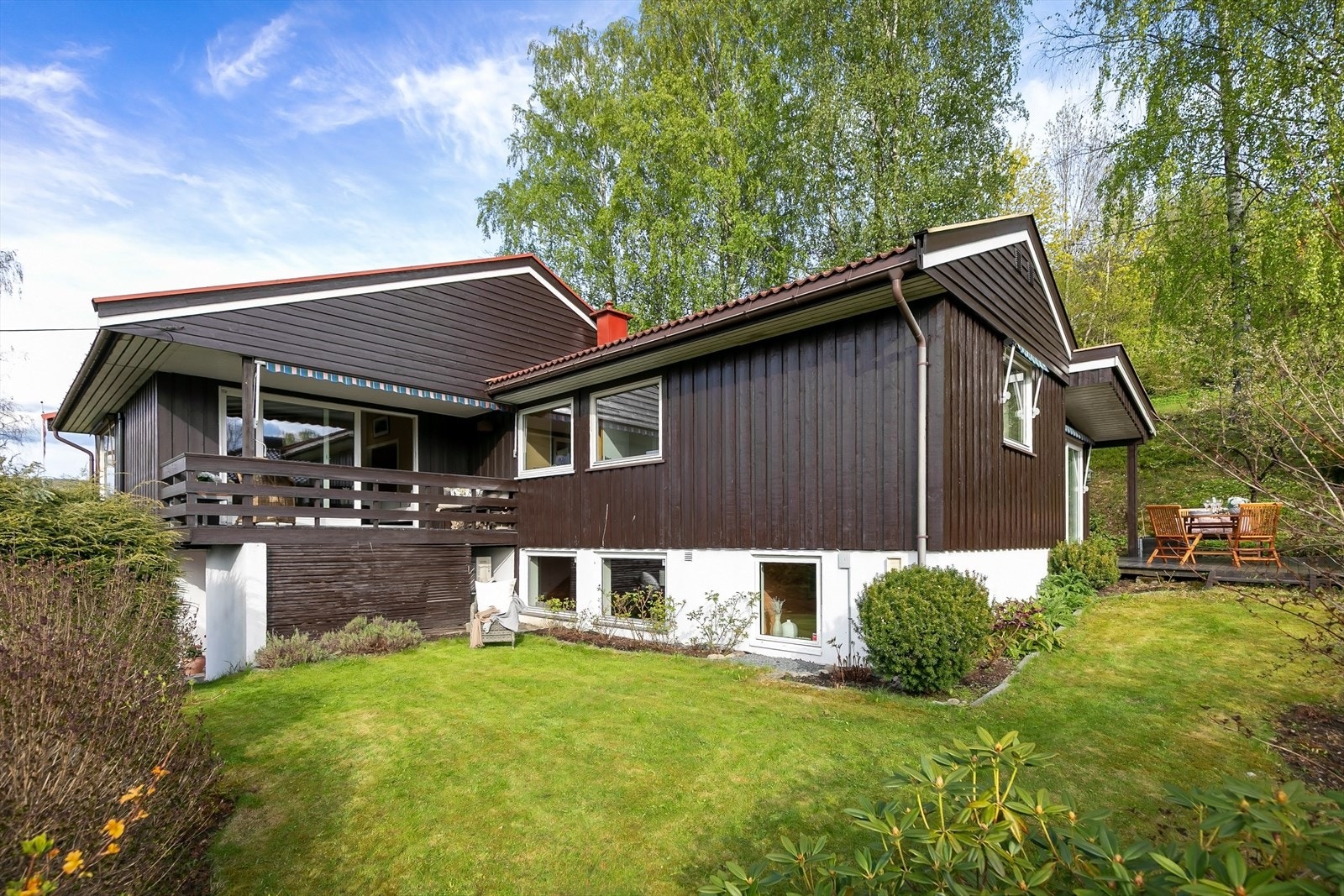 En stor og innholdsrik enebolig/generasjonsbolig hvor det ligger godt til rette for å leie ut deler av huset Galleribilde