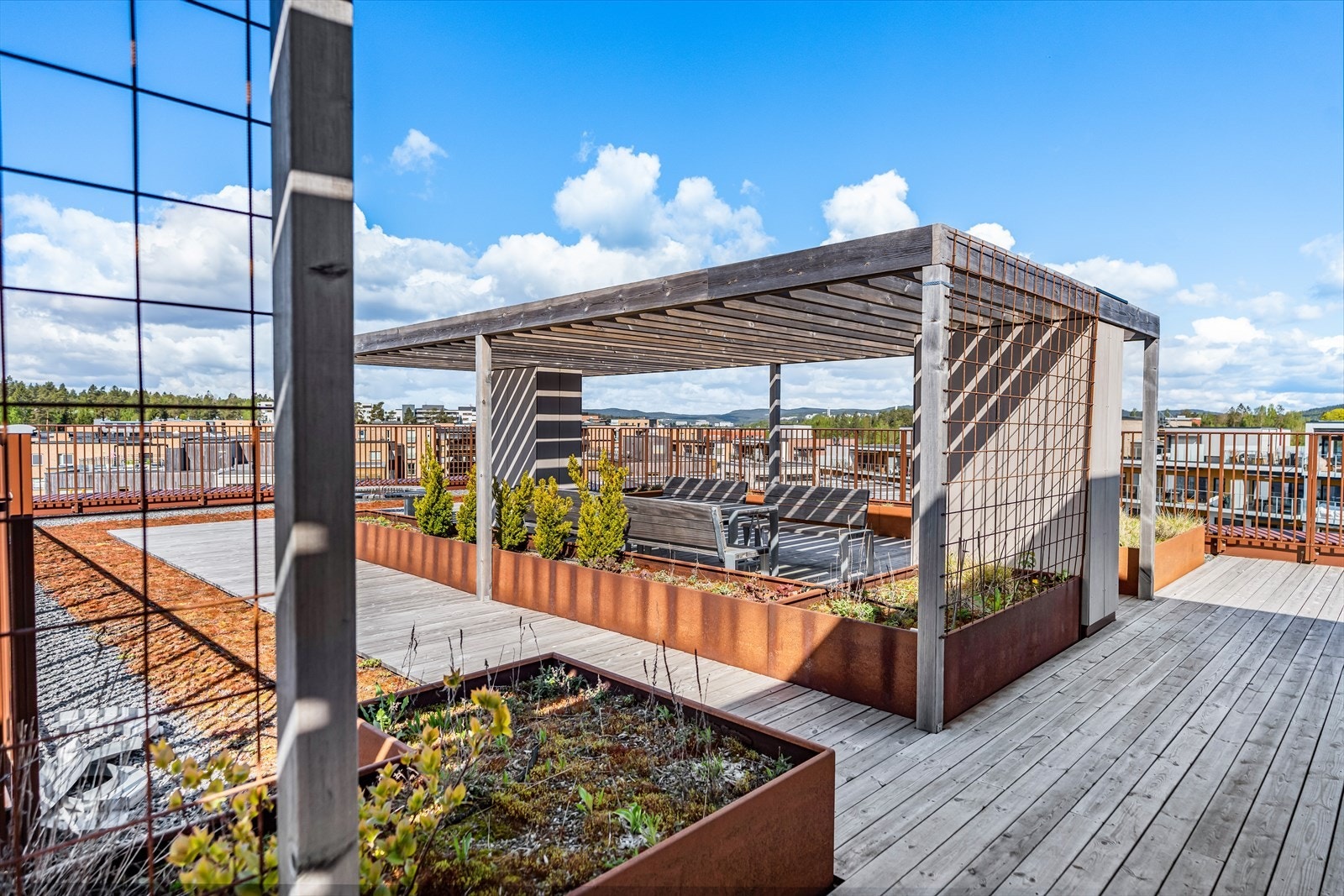 På takterrassene er det etablert flere fine sitteplasser. Galleribilde
