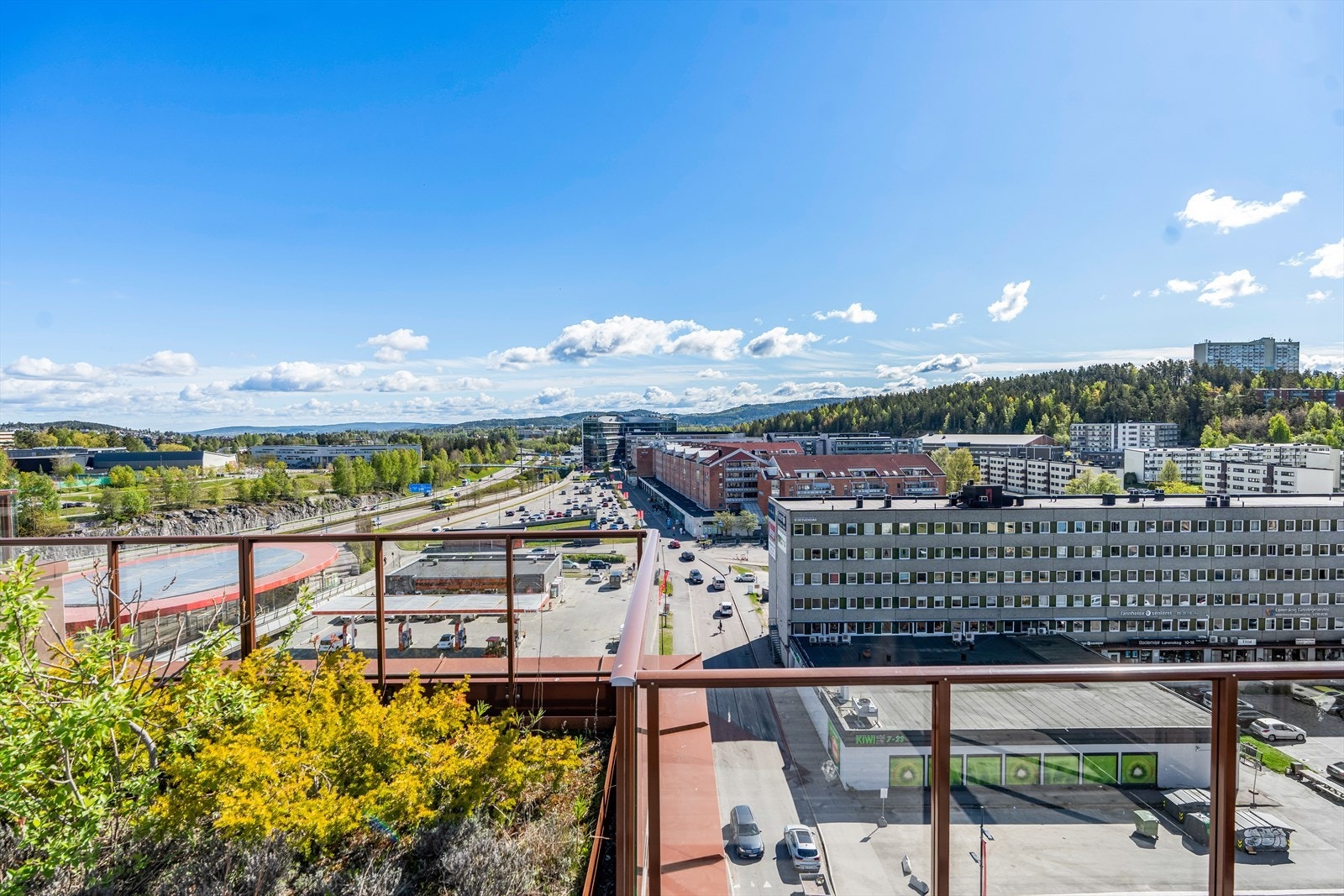 Her oppe er det panoramautsikt, samt nydelige solforhold. Galleribilde