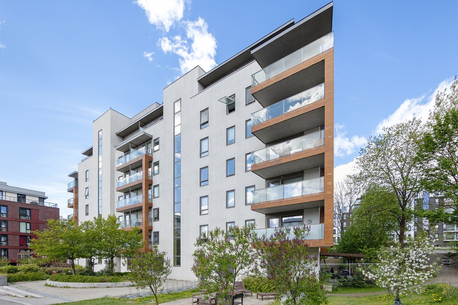 Fra leiligheten er det gangavstand til Ensjø Torg med dagligvarebutikker og apotek. Galleribilde