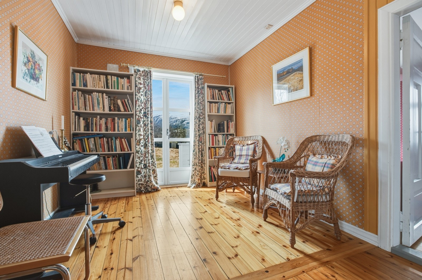 Trappehall med tilkomst til terrassen Galleribilde