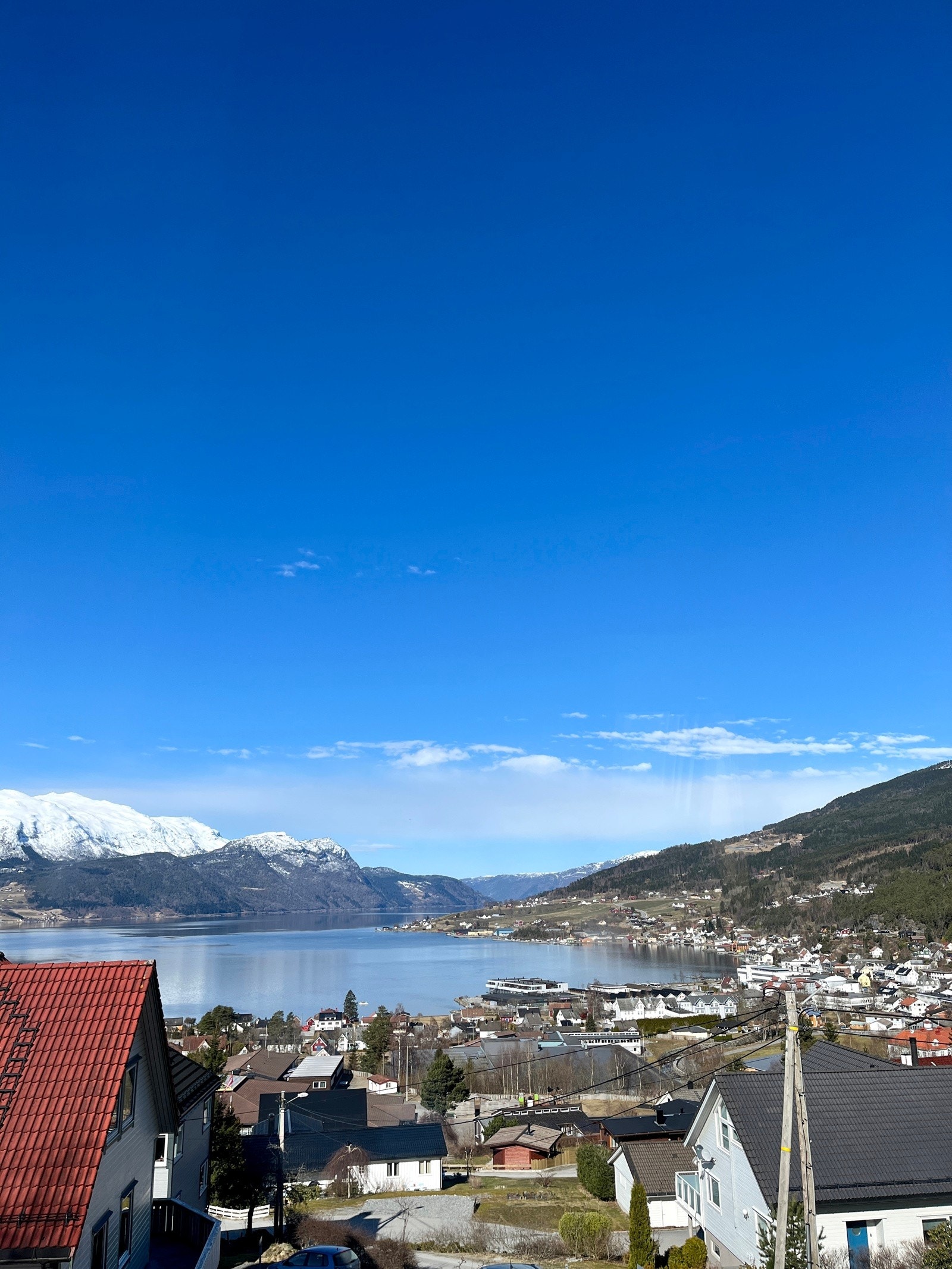 Flott utsikt mot sentrum og fjorden Galleribilde