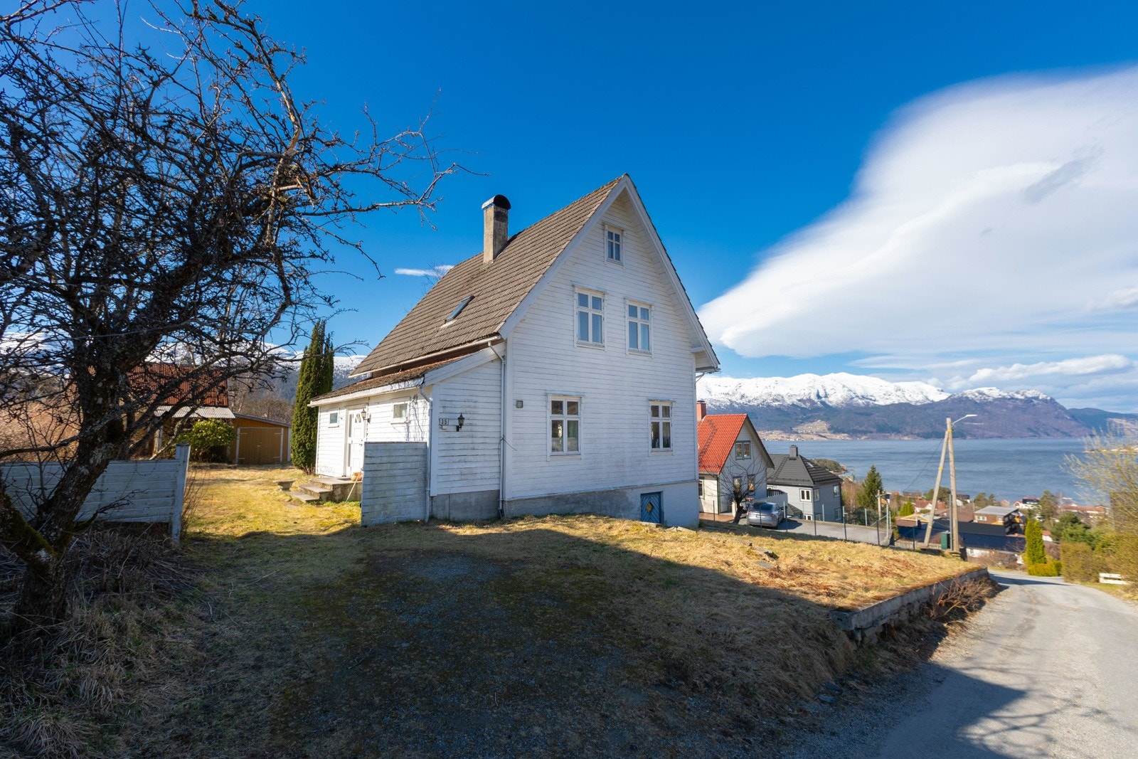 Fasade mot nord og aust med tilkomst Galleribilde