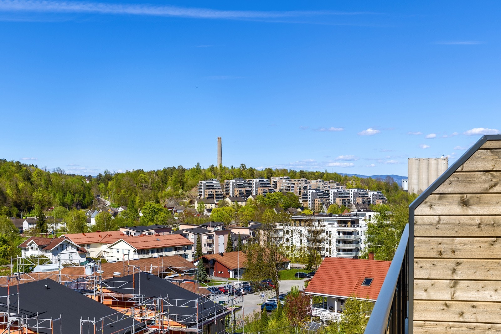 Utsikt mot Slemmestad sentrum og brygge. Galleribilde