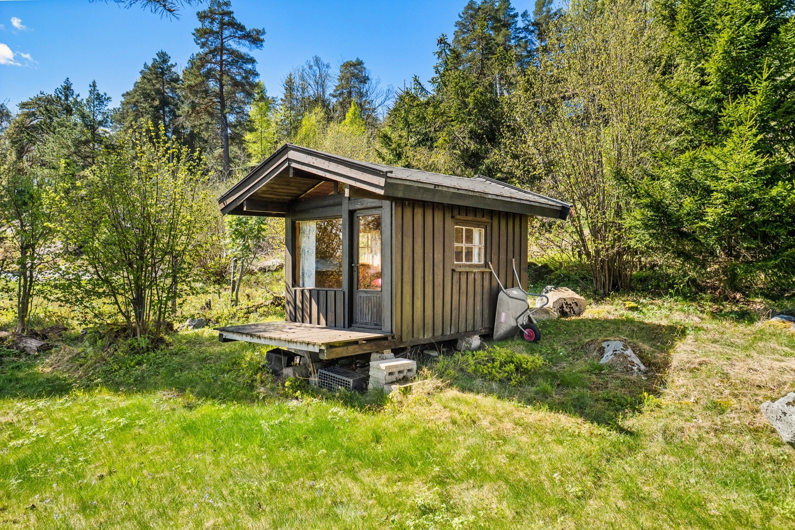 Frittstående anneks med soveplass. Galleribilde