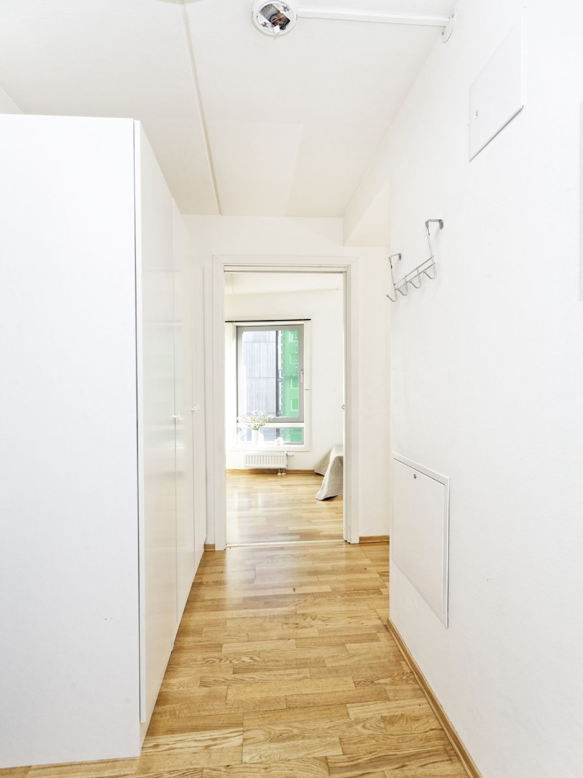 Gang med garderobeskap som følger med. Galleribilde