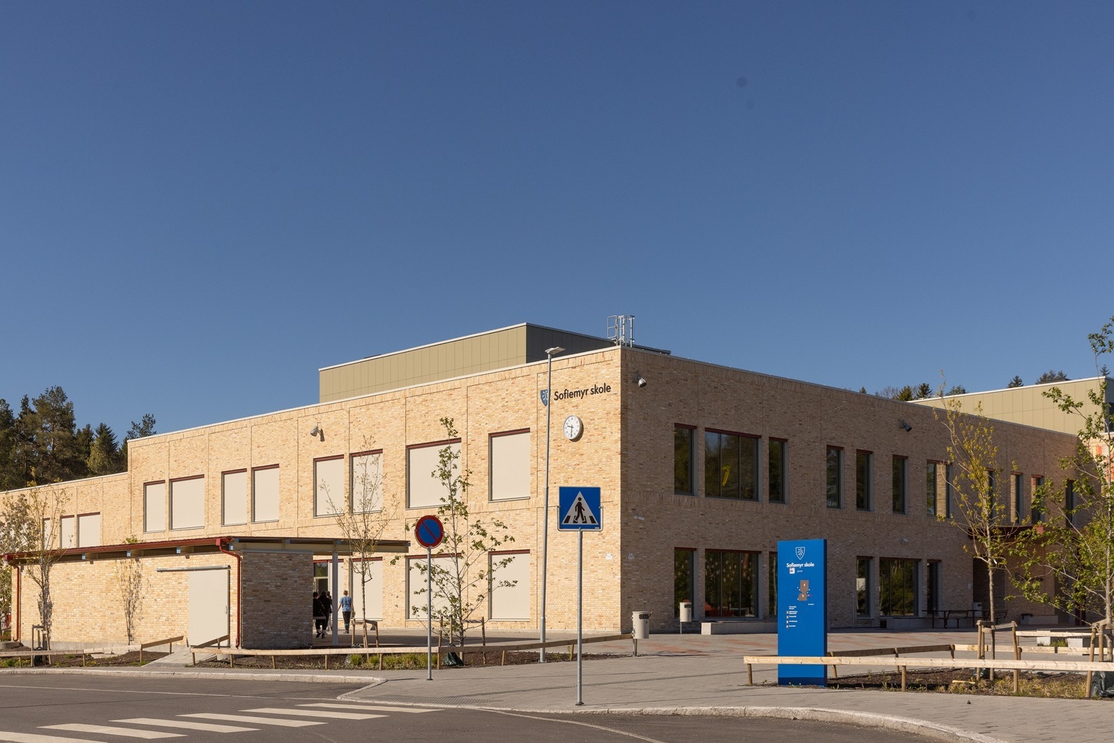 Det er kort vei til Sofiemyr skole, som ligger omtrent 500 meter unna. Galleribilde