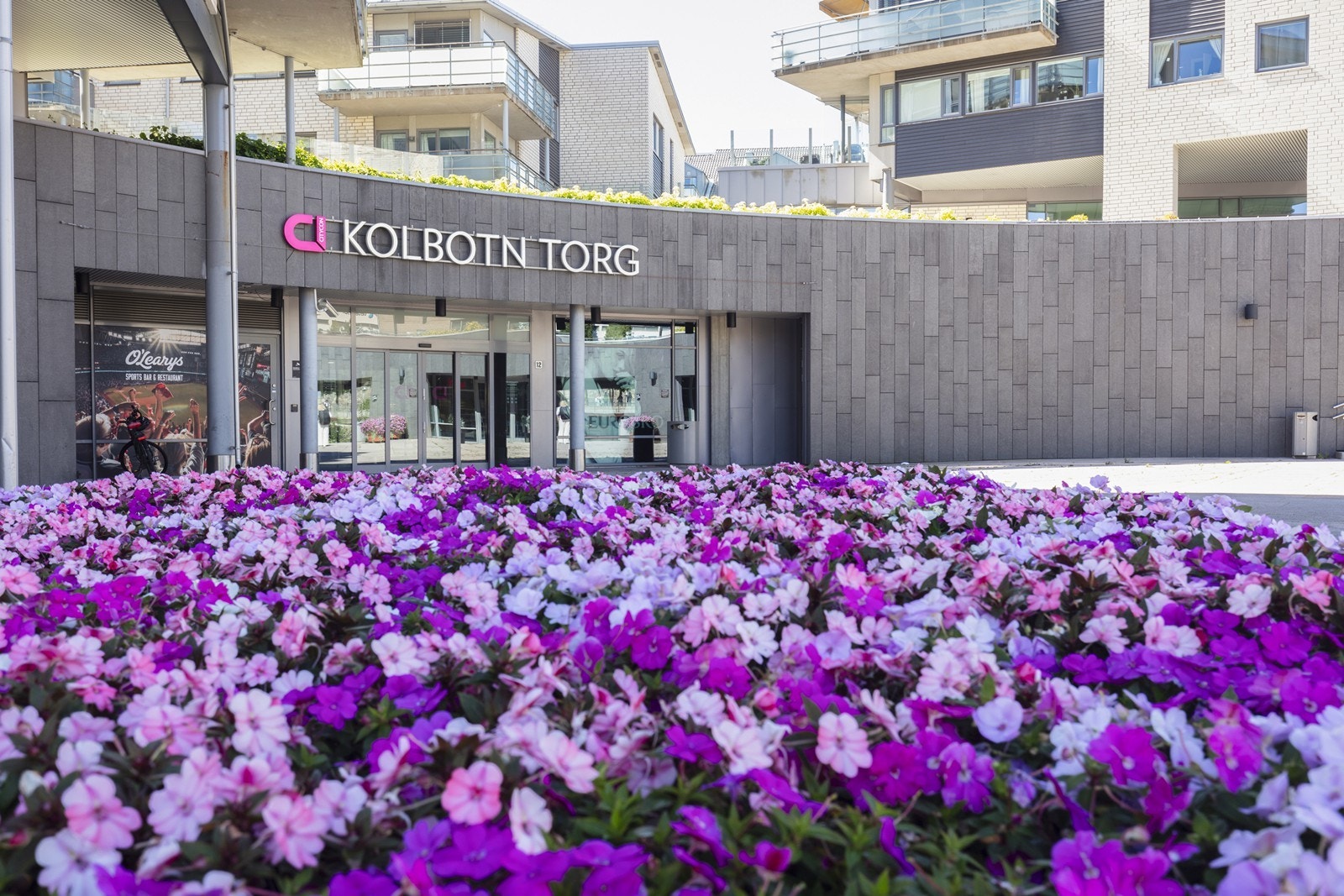 Kort vei til Kolbotn Torg med et bredt utvalg av butikker, kafeer og servicetilbud. Galleribilde
