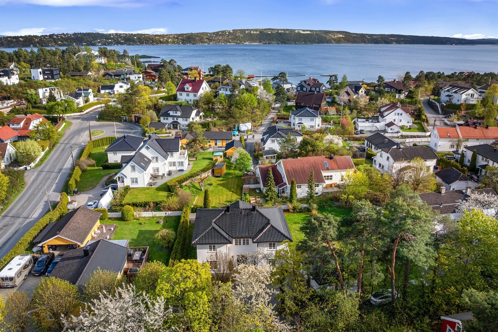 Boligen er oppført i 2002 og holder gjennomgående god standard. Galleribilde