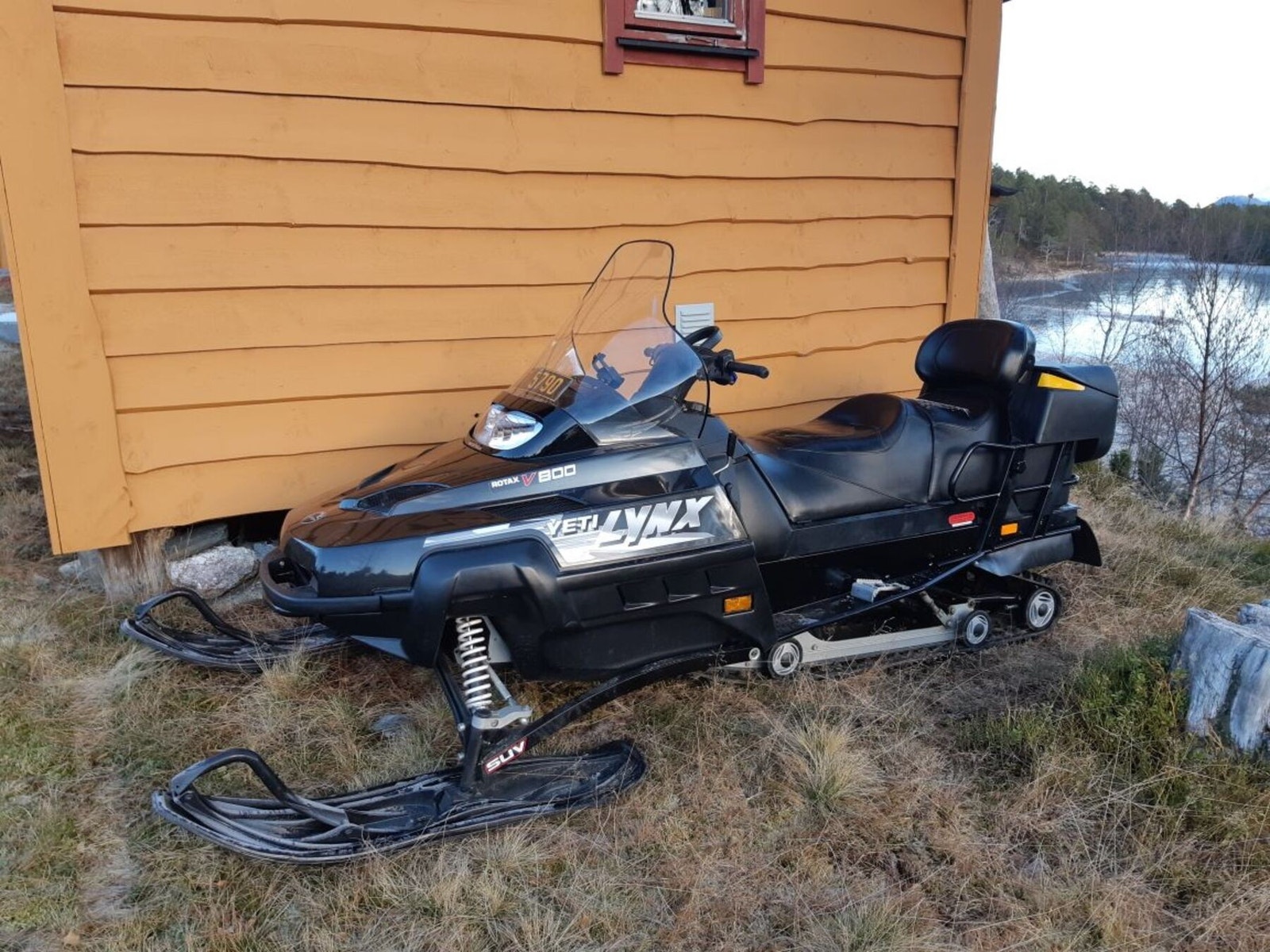 Privat foto. Snøscotter av typen YETY Lynx medfølger handelen. Galleribilde