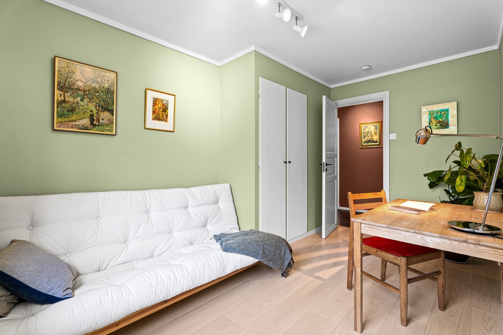 Rommet egner seg godt som gjesterom, kontor eller kontor. Galleribilde