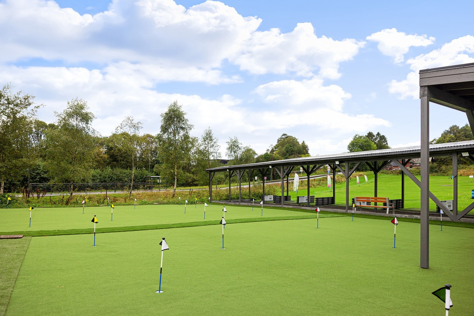 Er du glad i golf? Da er golfbanen kun en kort kjøretur unna. Galleribilde