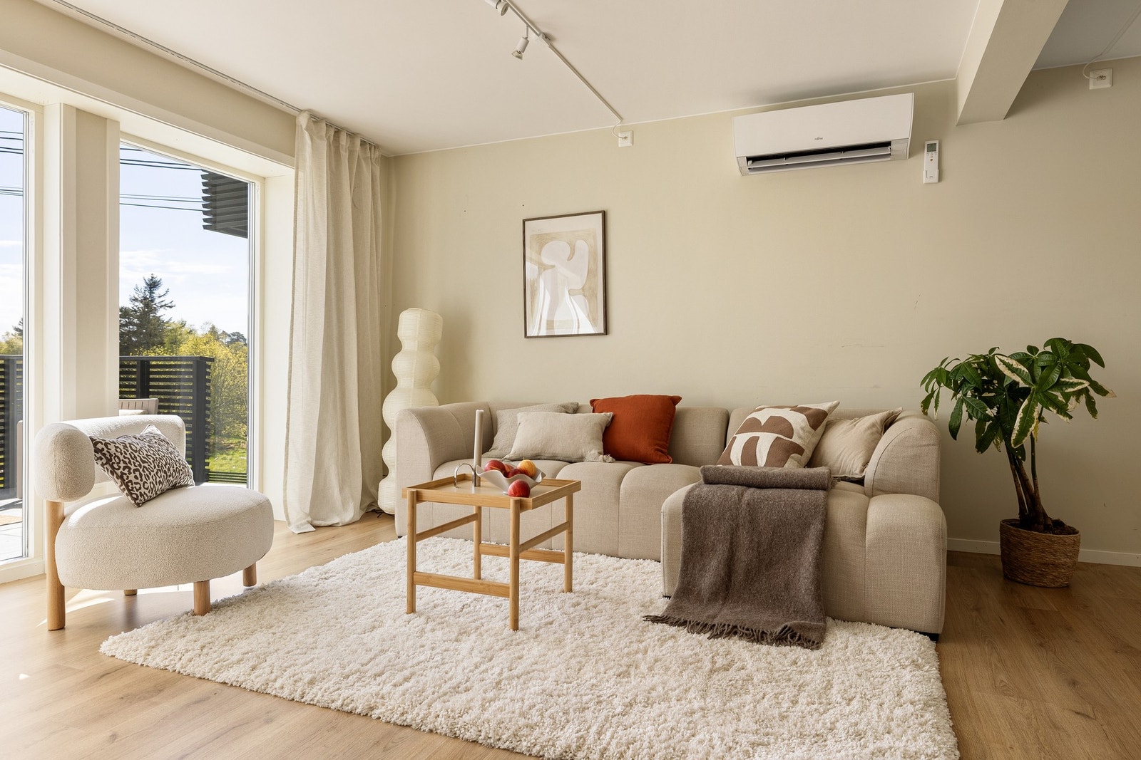 Dette gir gode muligheter for utleieinntekter, generasjonsbolig eller ungdomsavdeling til storfamilien. Galleribilde