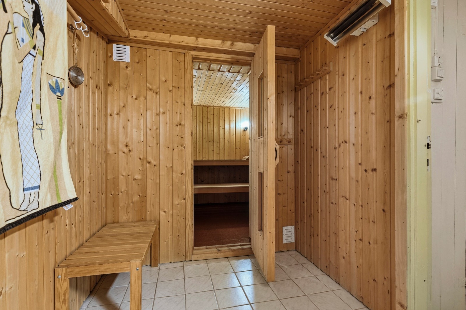 Badet nede har også tilgang til en badstue Galleribilde