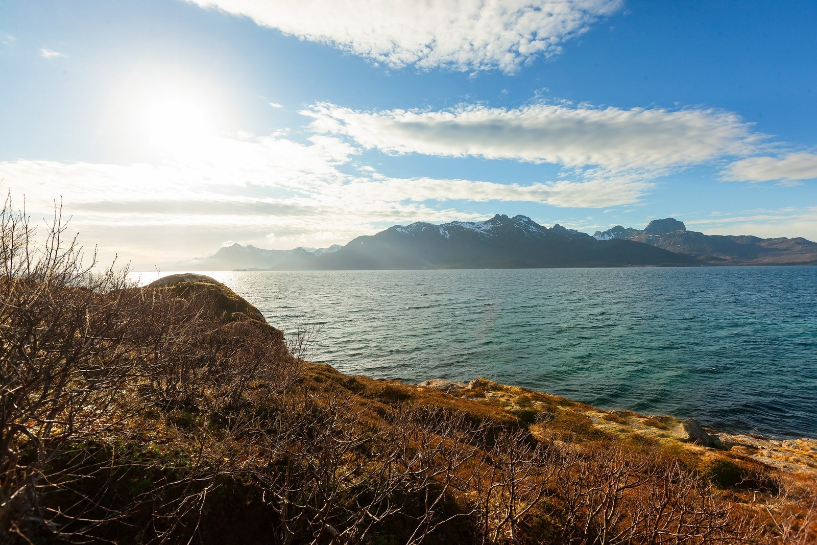 Nydelig utsikt over fjorden og Eidsfjord Vestside. Galleribilde