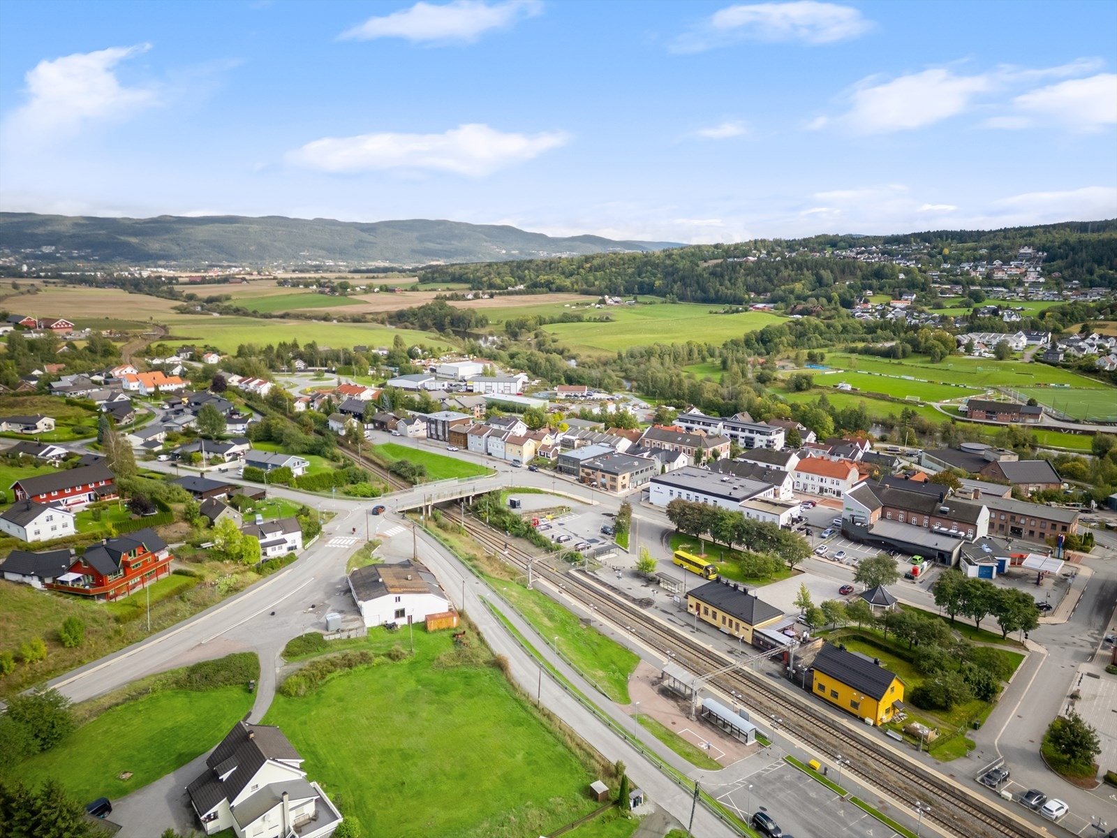 Et oversiktsbilde som viser den sentrale plasseringen i Vestfossen. Galleribilde