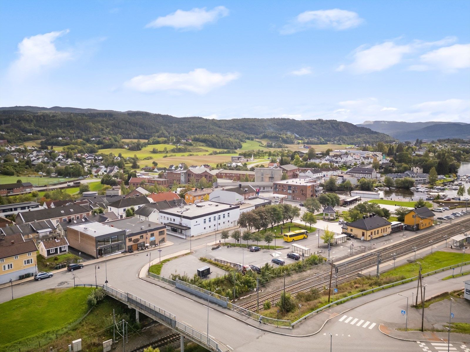Sentral beliggenhet med gangavstand til de fleste av Vestfossens fasiliteter. Galleribilde