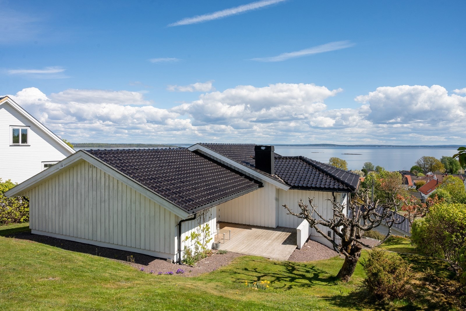 En spennende og flott opparbeidet tomt på 944,7 kvm, beliggende høyt og fritt! Galleribilde