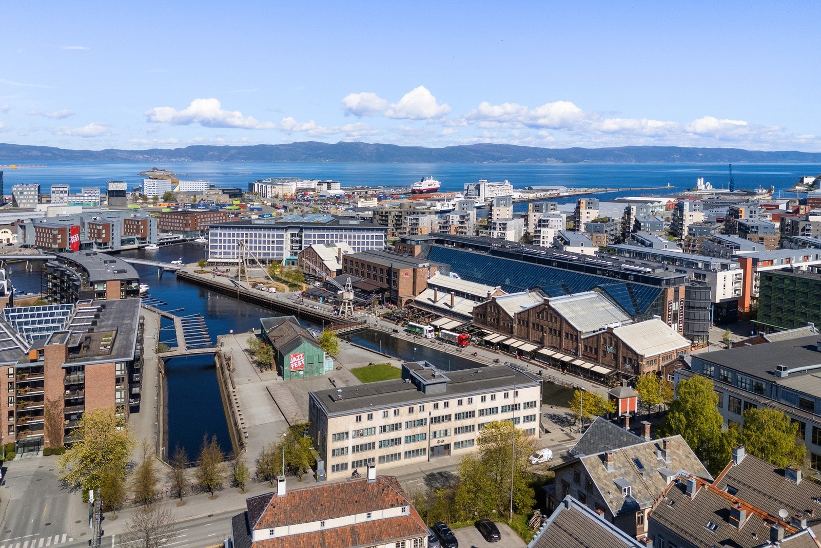 Møllenberg og Solsiden er et av byens mest populære boområder med alt man trenger i hverdagen. Galleribilde