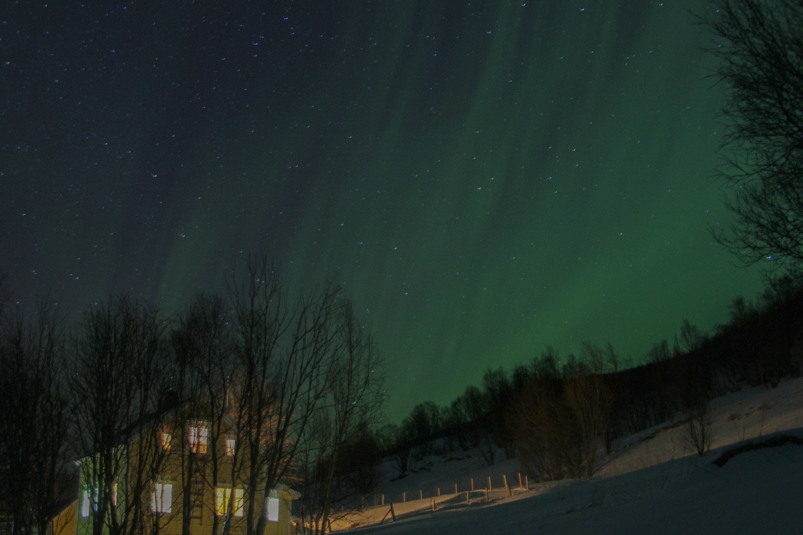 Aurora Borealis leker seg over himmelen Galleribilde