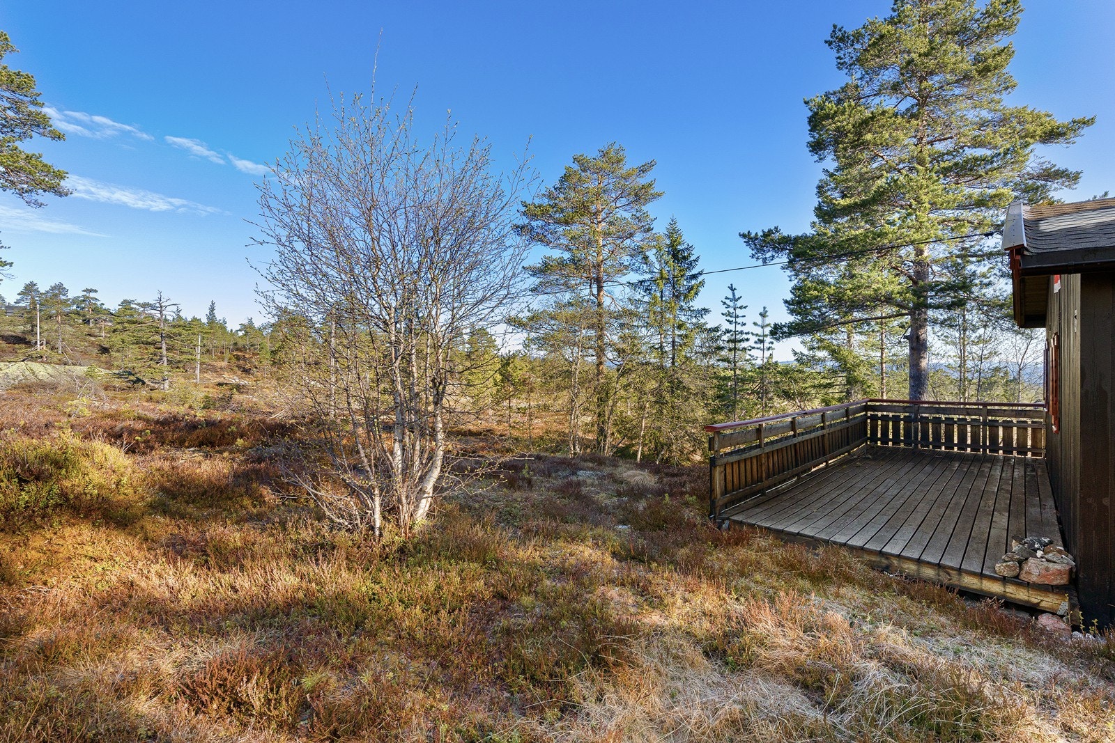 På verandaen kan du enkelt møblere med sittegrupper og skape en hyggelig og sosial uteplass for alle. Galleribilde