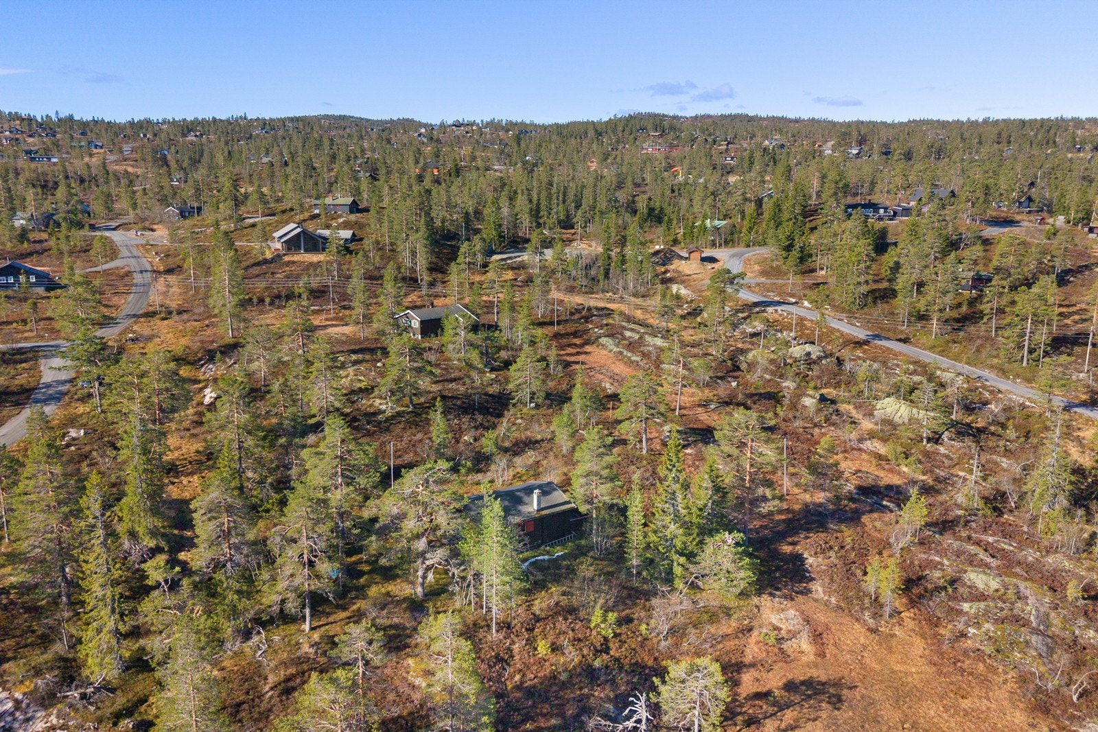 På vinteren går oppkjørt skiløype ca. 30 meter fra hytta og gir enkel tilgang til Blefjells velpreparerte løypenett. Galleribilde