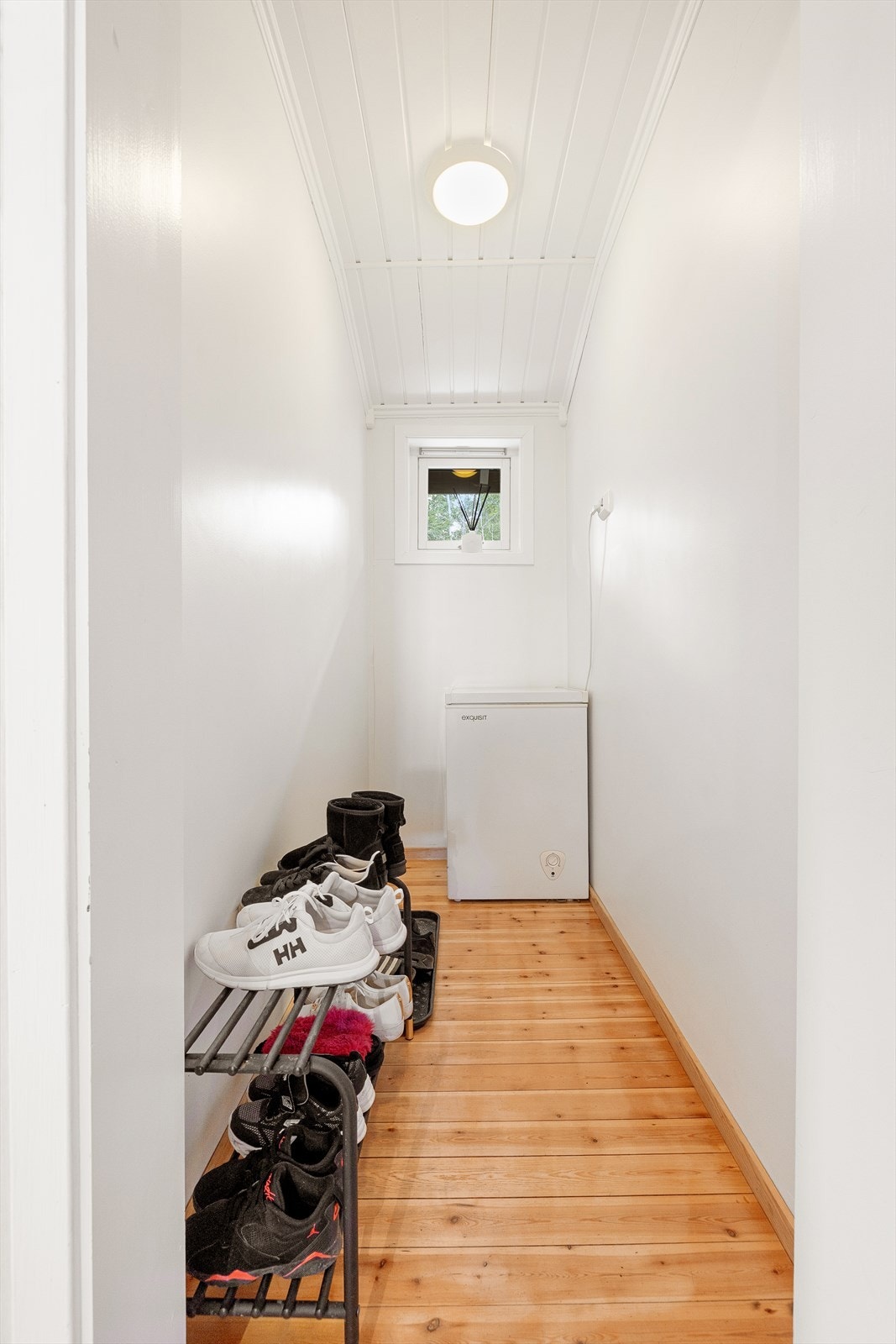Praktisk innvendig bod med gode lagringsmuligheter. Galleribilde