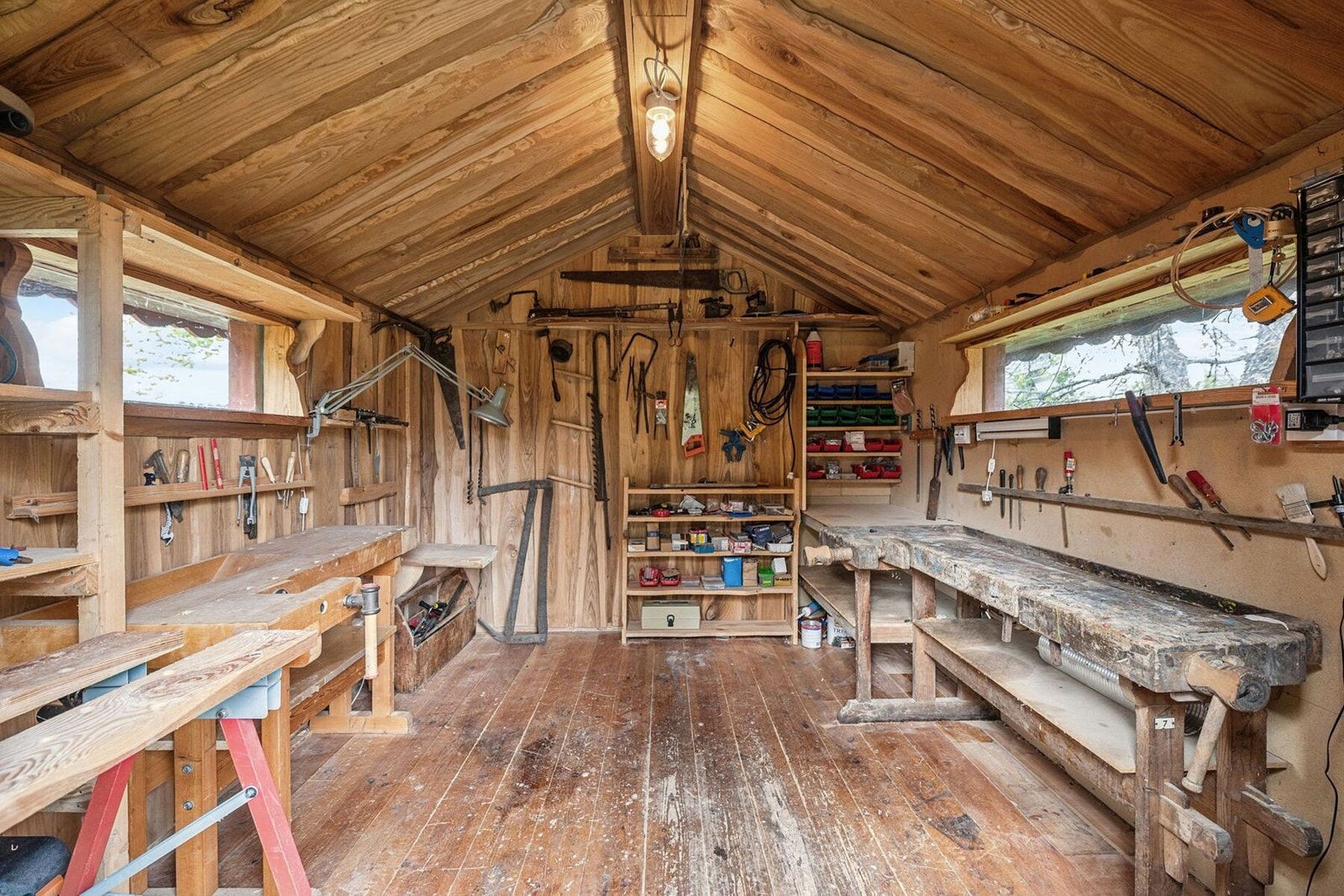 Boden har vært i bruk som verksted/snekkerbod. Galleribilde