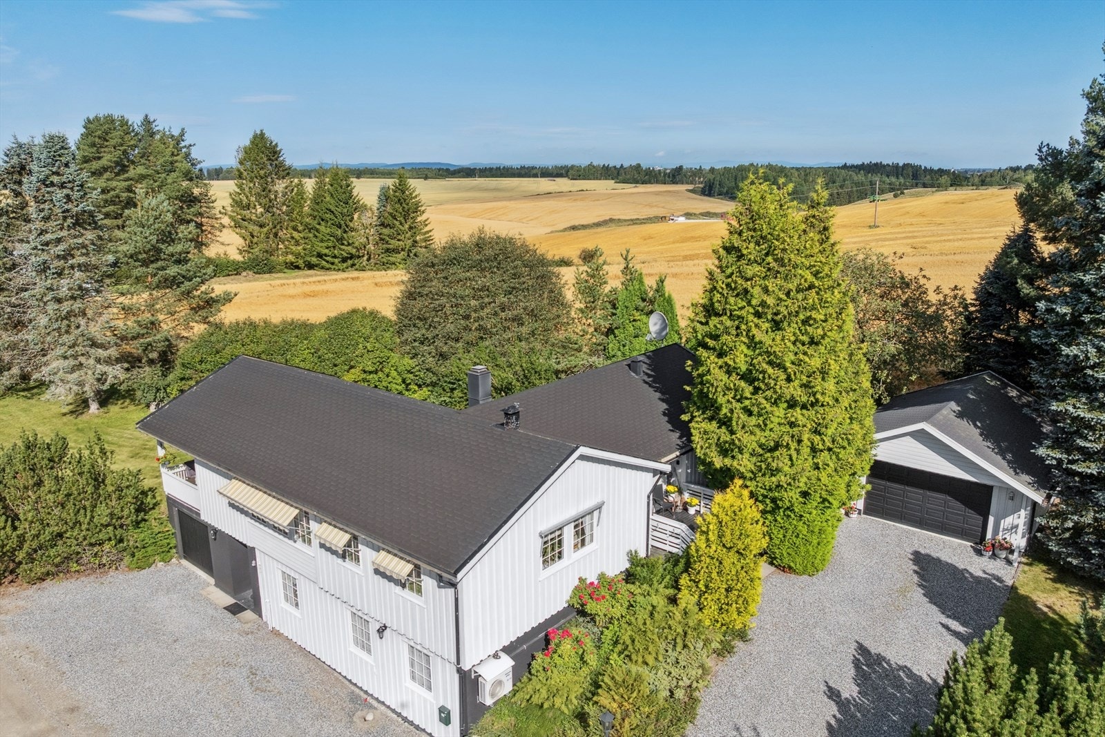 Velkommen til Asakveien 296 - en landlig idyll presentert av Line B. Lundevik i DNB Eiendom. Galleribilde