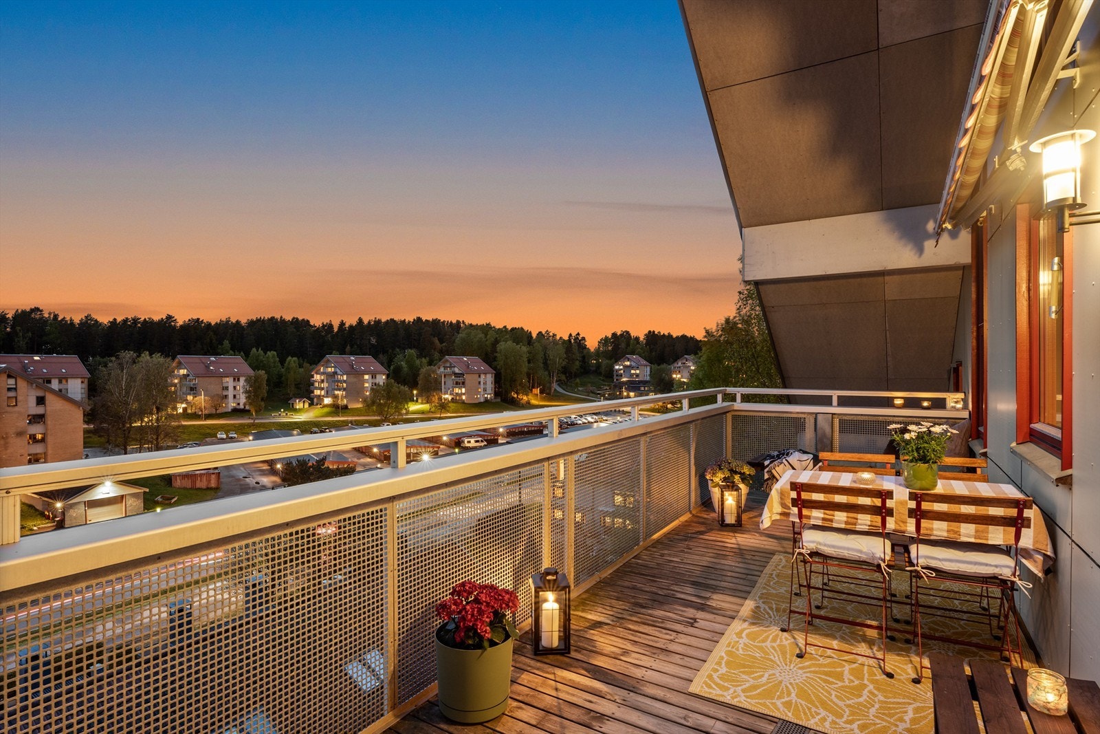 Leiligheten har fantastisk utsikt og svært gode solforhold fra sin vestvendte balkong på ca. 14m². Foto: Oh Shots Galleribilde