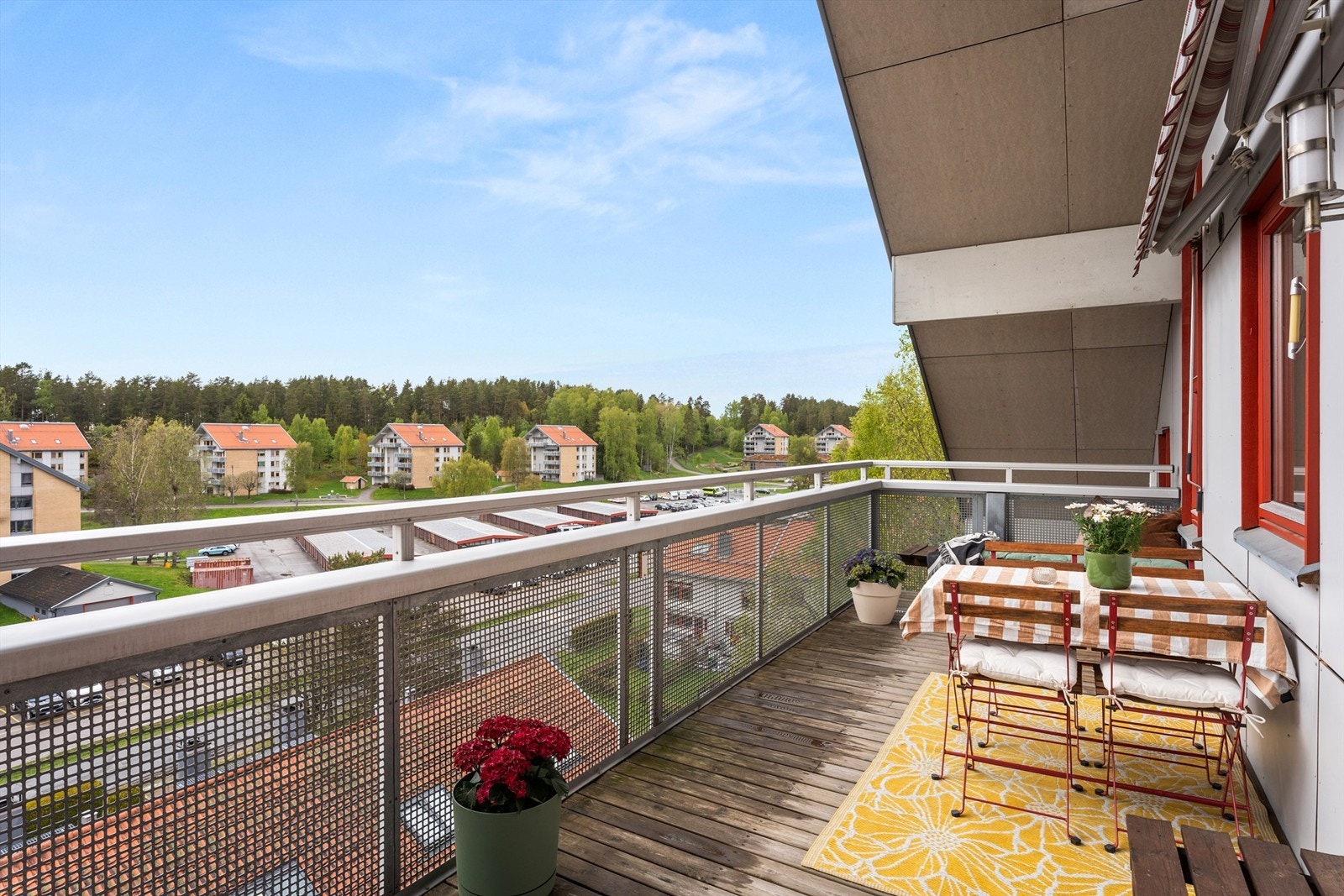 Vestvendt balkong med flott utsyn og ingen innsyn! Galleribilde
