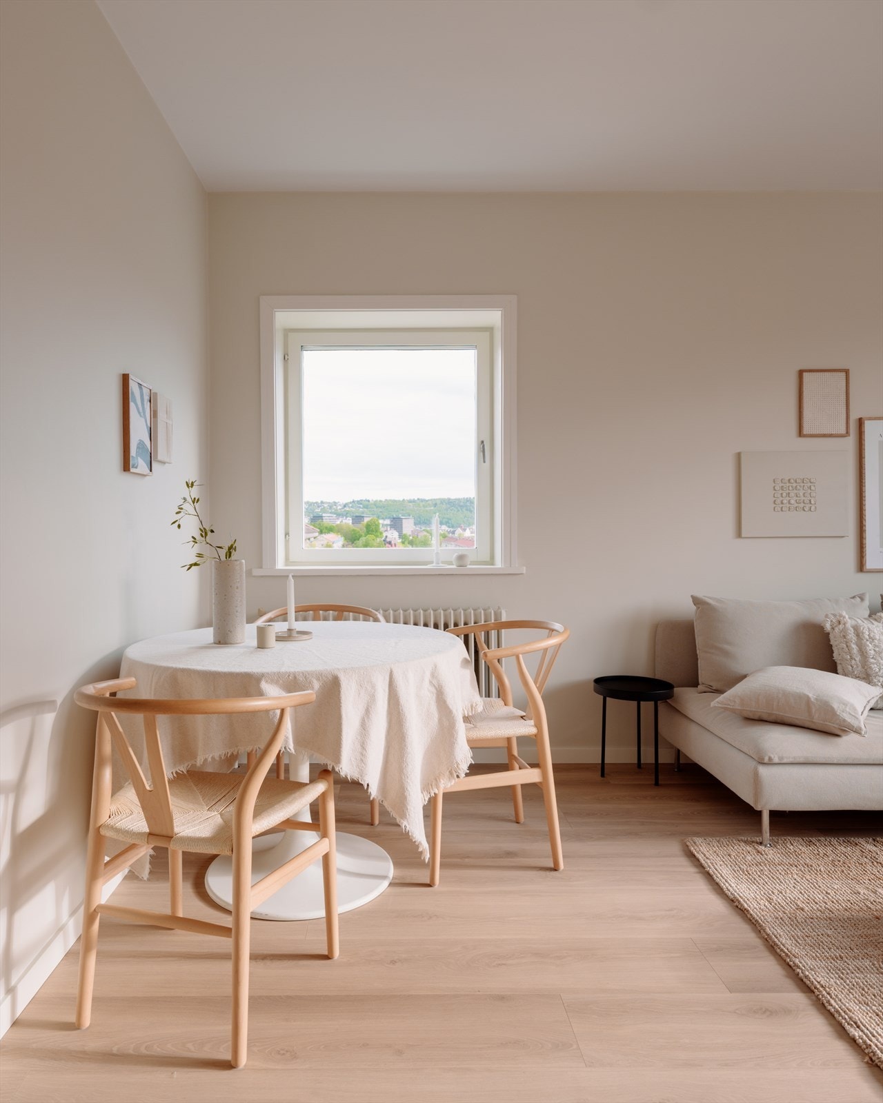 Perfekt for hyggelige måltider og sammenkomster med venner og familie. Galleribilde