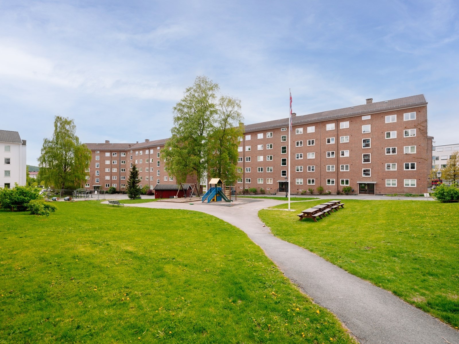 Borettslaget har flotte og frodige fellesområder. Galleribilde