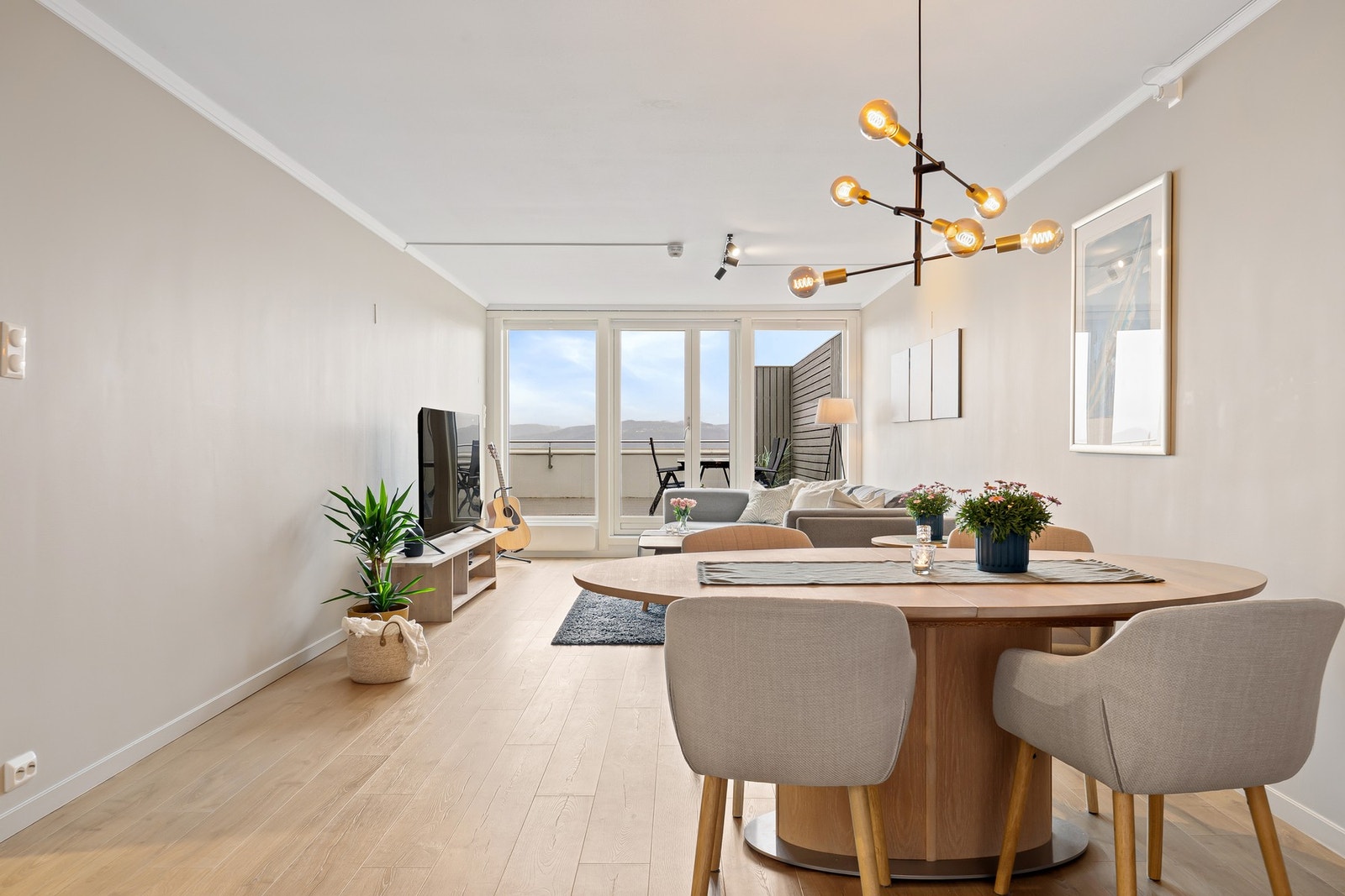 Stue/kjøkken er på totalt 35,7 m². Galleribilde