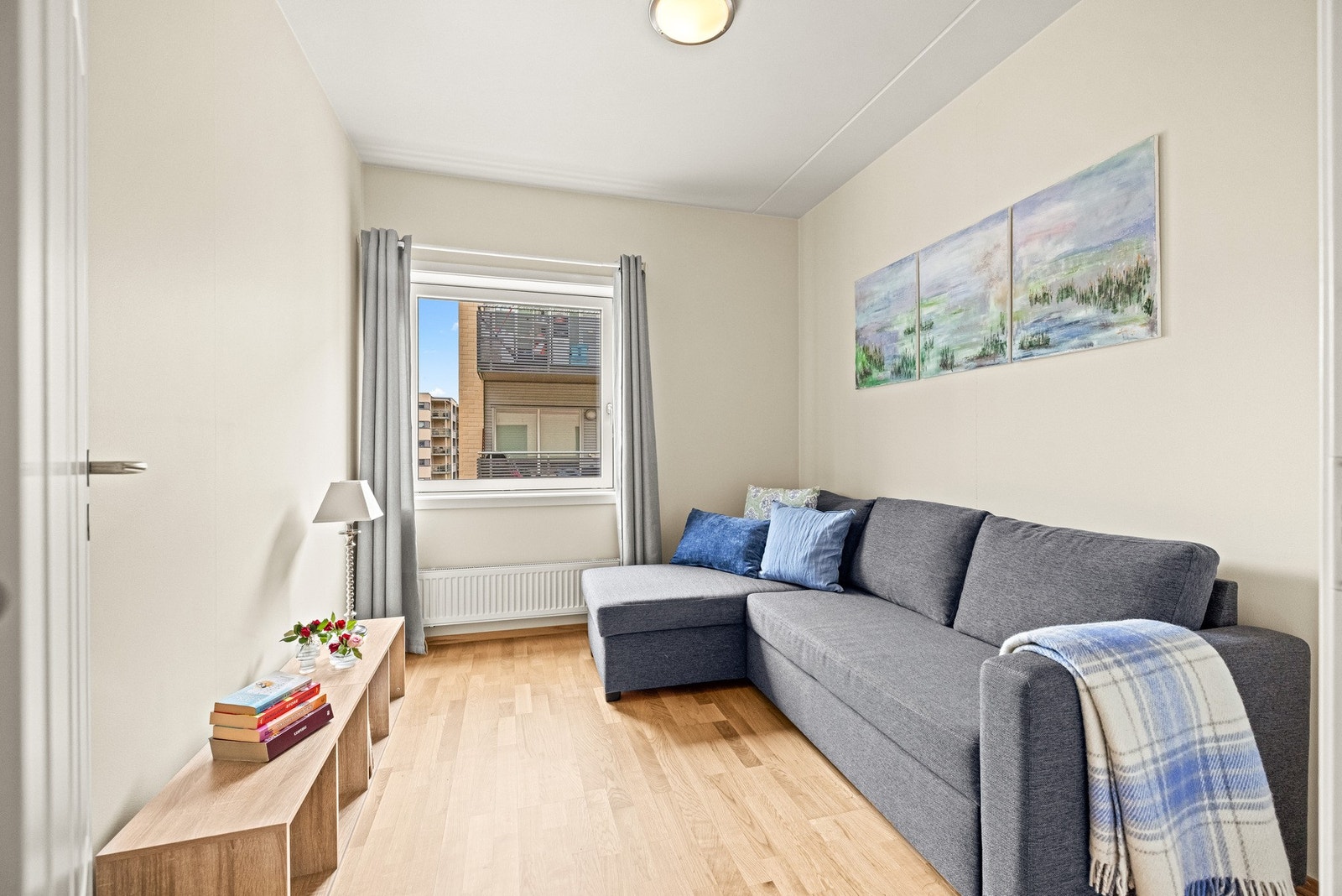 Vinduer med 2-lags glass sørger for godt lysinnslipp og bidrar til en lun og behagelig atmosfære i rommene. Galleribilde