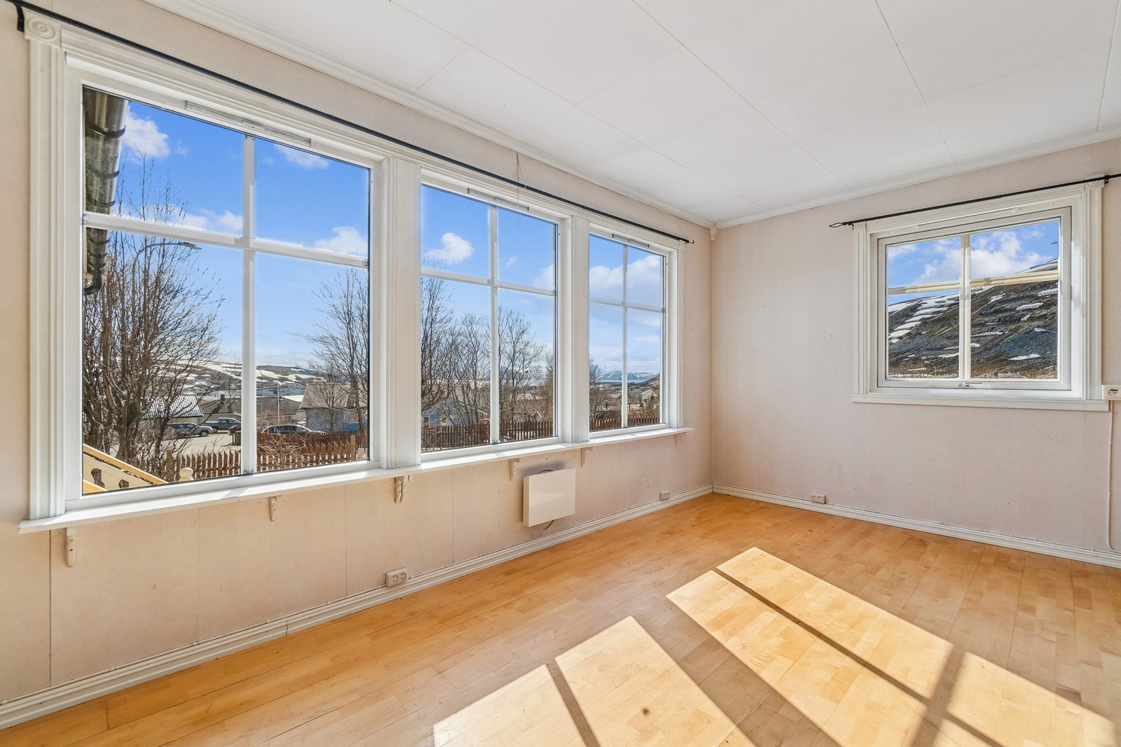 Boligen har en innholdsrik planløsning på ett plan. Galleribilde
