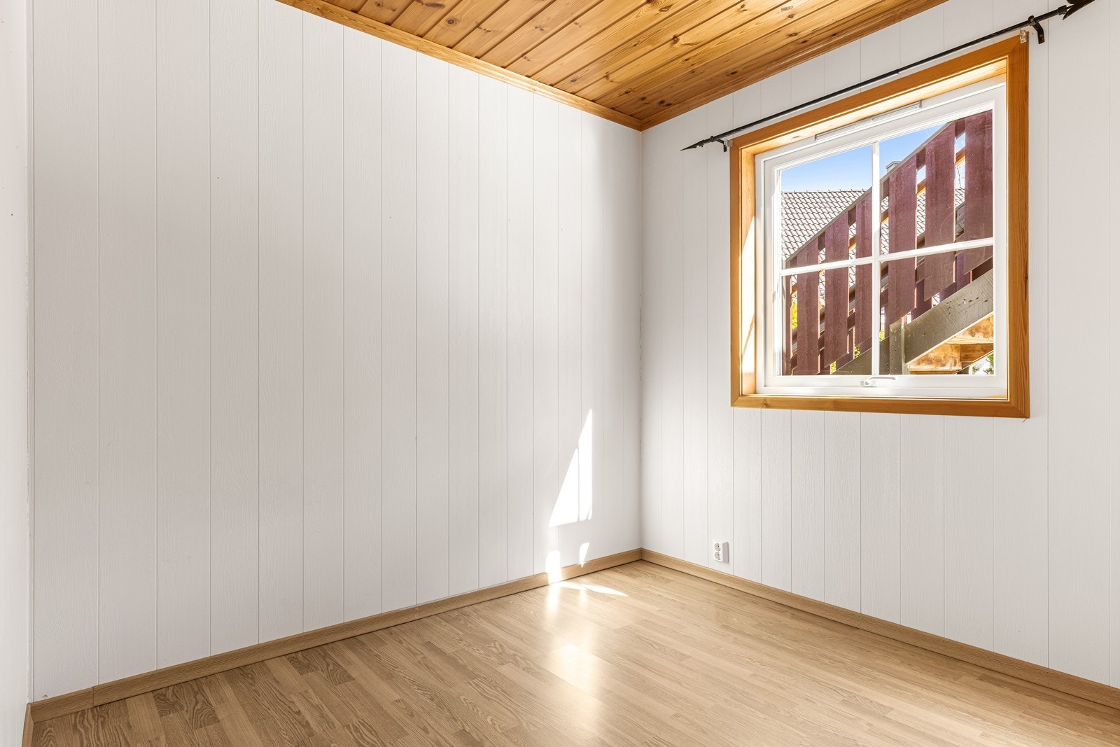Soverom 2 har god størrelse og egner seg godt som soverom, gjesterom eller kontor - alt etter behov og ønsker. Galleribilde