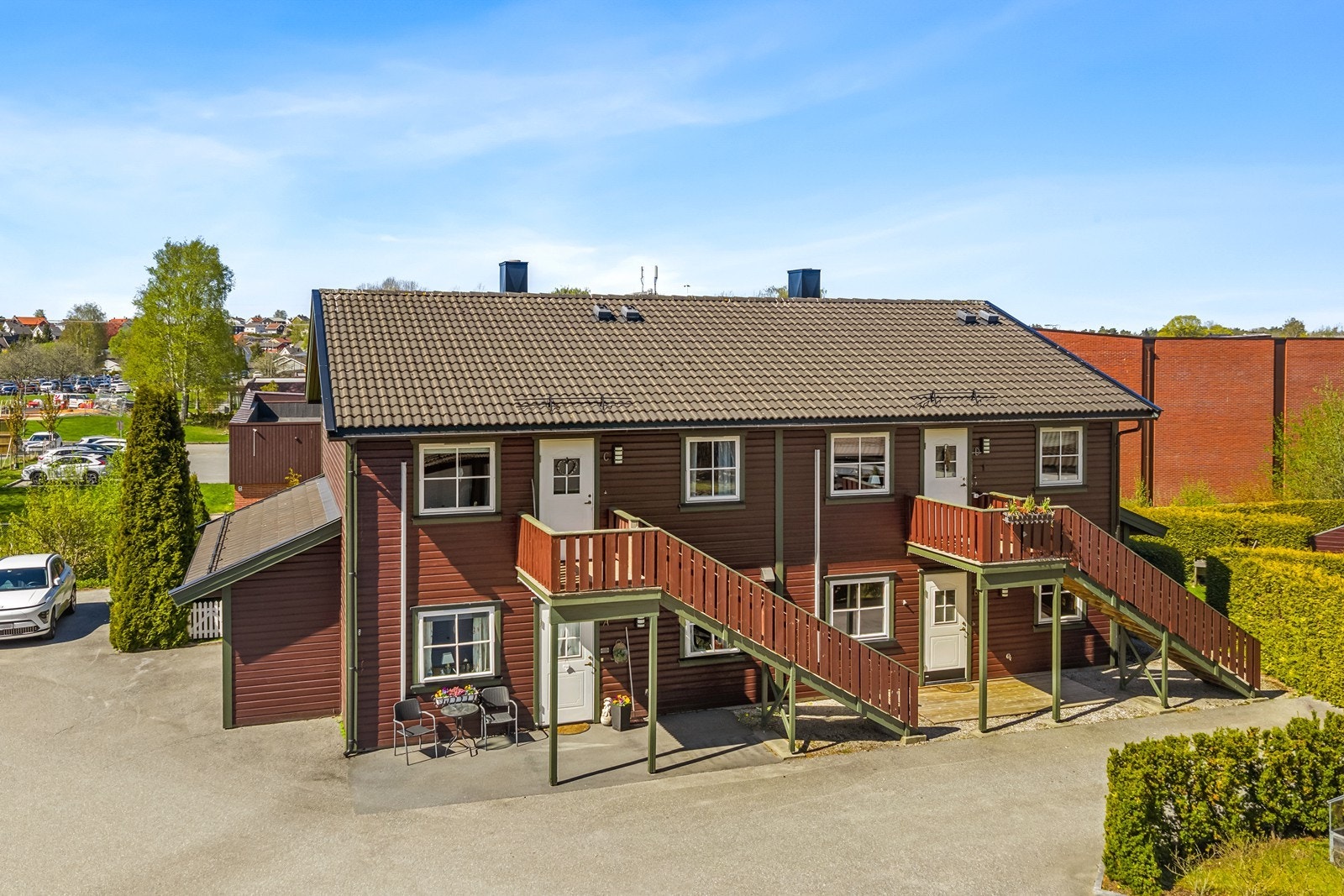 Leiligheten går over ett plan og har en arealeffektiv planløsning. Et balansert ventilasjonsanlegg, med motorer skiftet i perioden 2022-2024, sikrer et sunt inneklima. Galleribilde