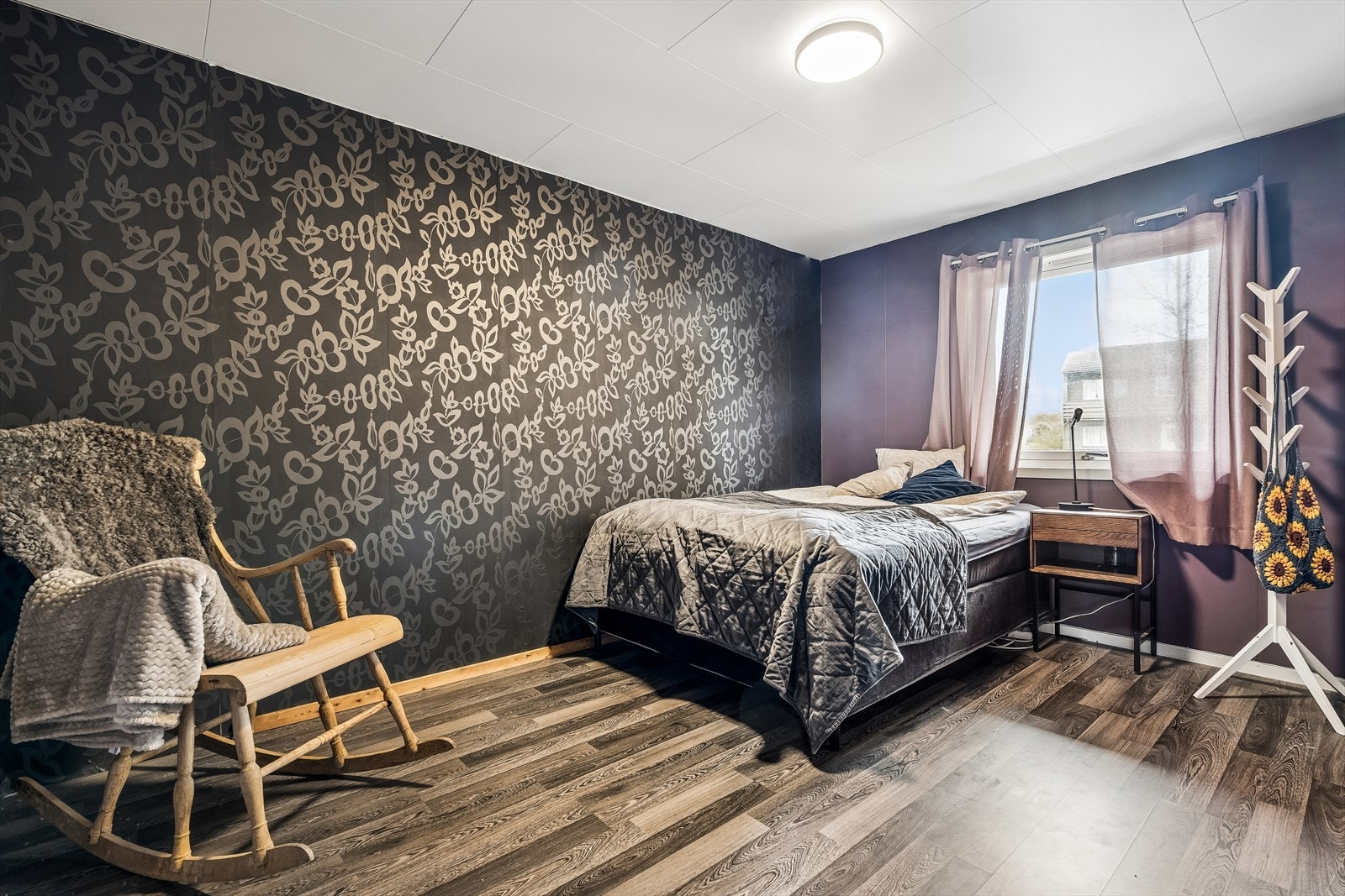 Alle soverommene har vindu ut mot svalgangen. Galleribilde