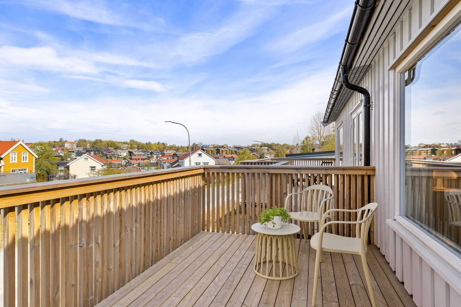 Her kan man nyte morgensola og solnedgangen på sene sommerkvelder. Galleribilde