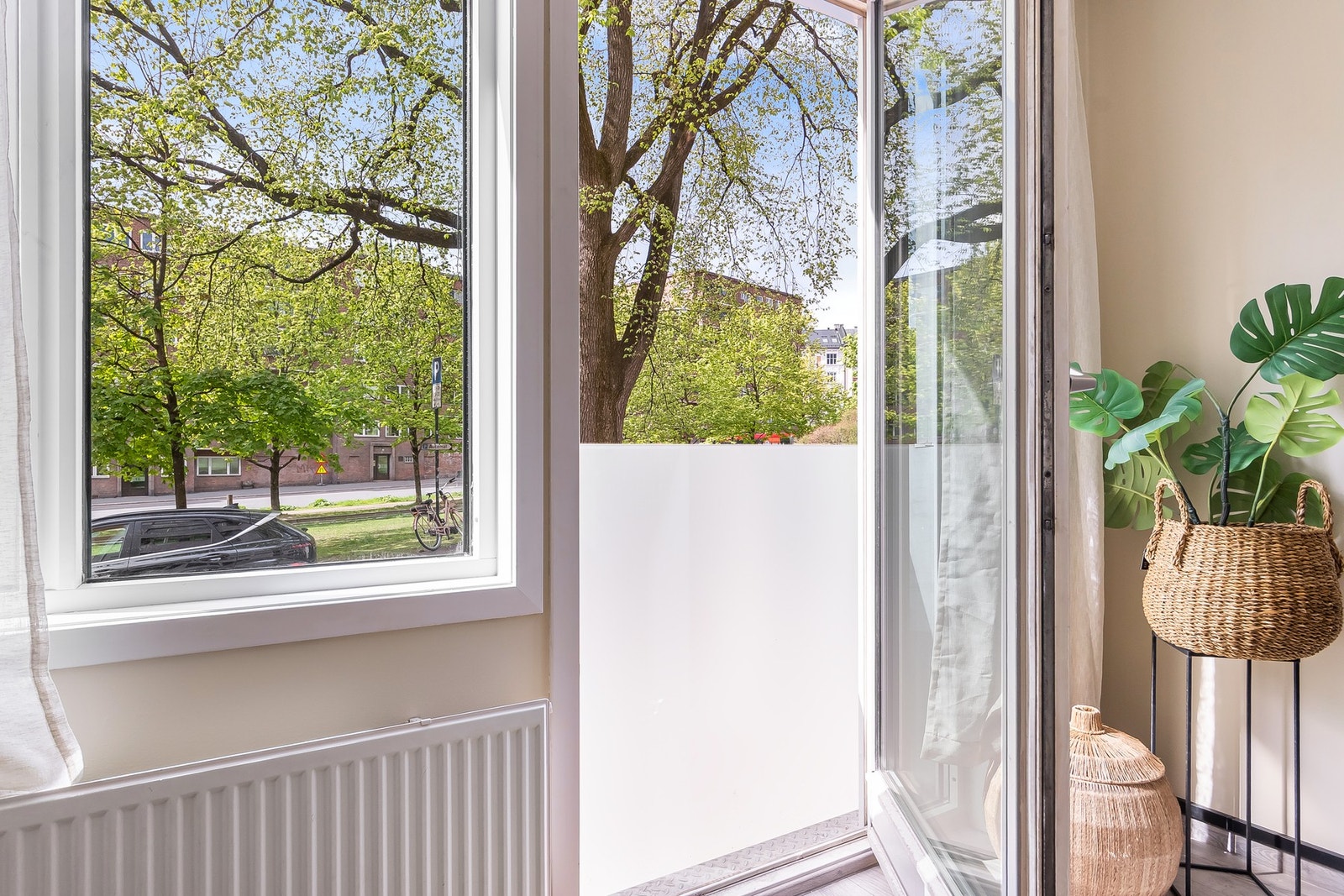 Fransk balkong til glede for leilighetens beboer Galleribilde