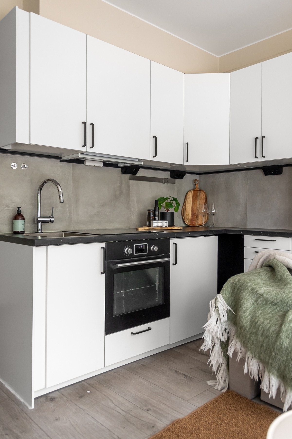 Stilren kjøkkeninnredning fra IKEA, helt ny i 2019 Galleribilde