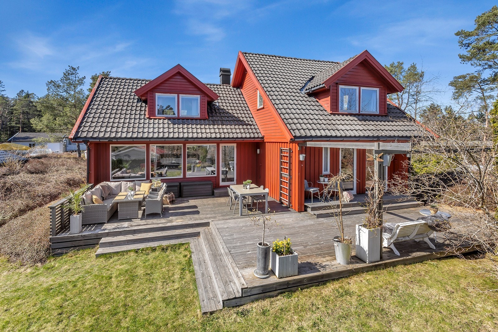 Spennende hus med flott beliggende på Fevik. Galleribilde