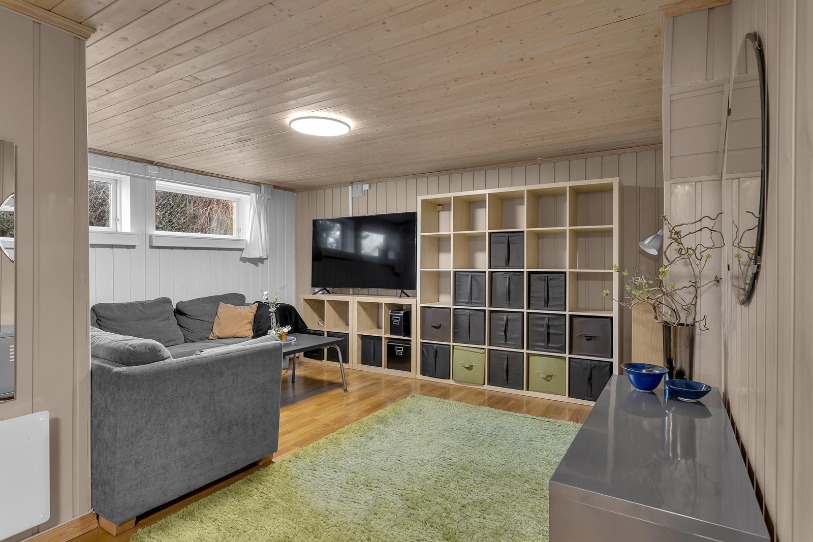 Stue i kjeller. Galleribilde