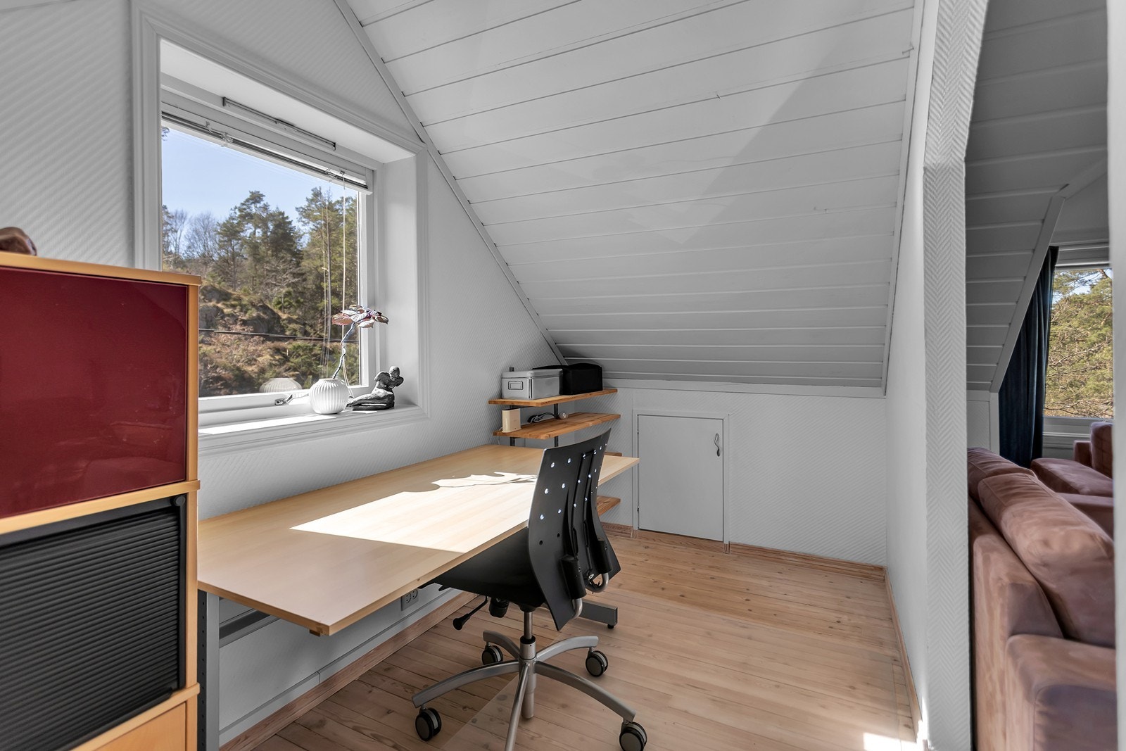 Del av stue på loft. Galleribilde
