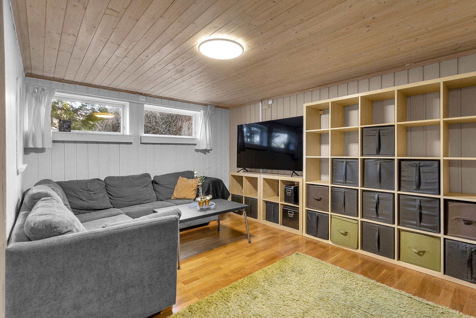 Kjellerstue med mange muligheter. Her kan du innrede til hjemmekontor / hobbyrom / lekerom / TV-stue eller lignende. Galleribilde
