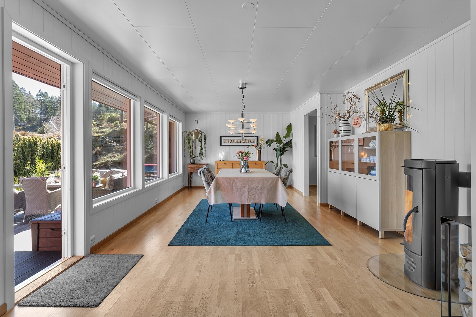 I stue er det også utgang til platting og hage. Galleribilde